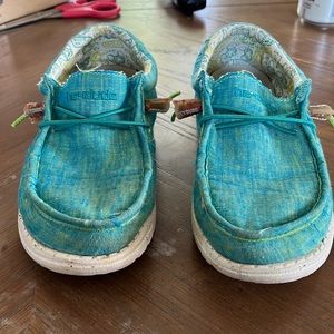 Boys size Y3-4L Hey dudes.